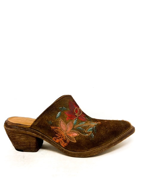 Side view of MAUI sabot crafted from buffalo leather, featuring floral artwork and leather-covered heel.