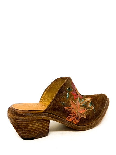 Back view of MAUI sabot crafted from buffalo leather, featuring floral artwork and leather-covered heel.